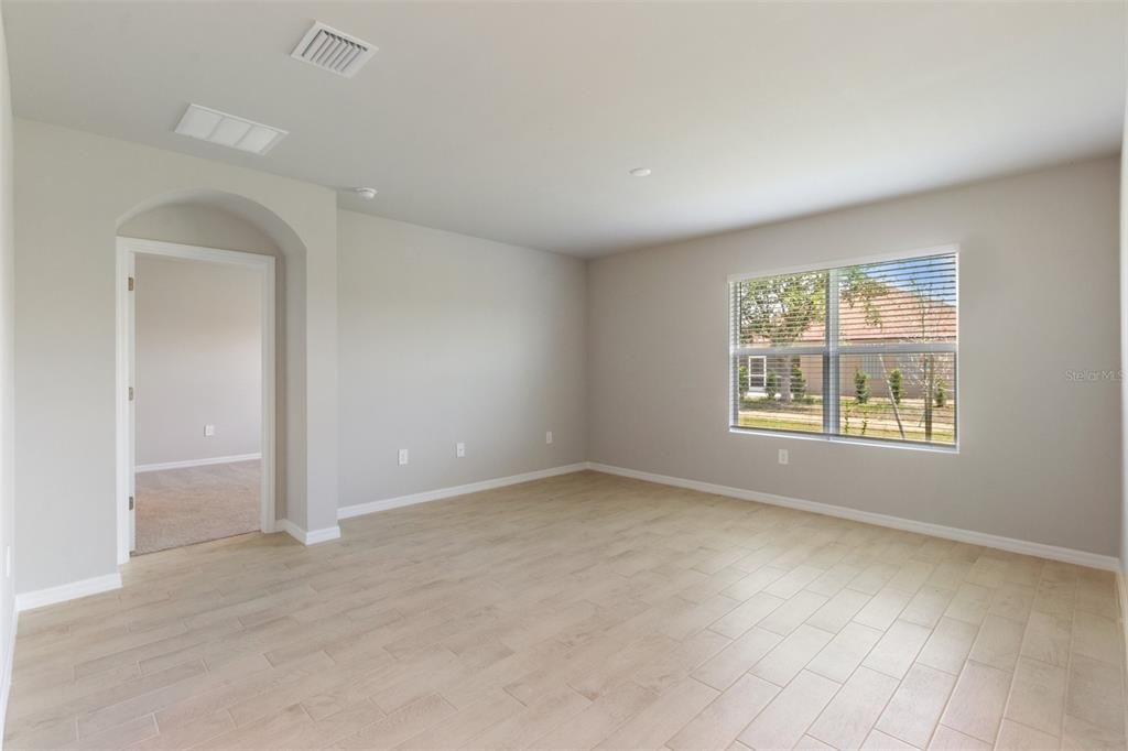 В аренду: $2,090 (4 спален, 2 ванн, 1828 Квадратных фут)