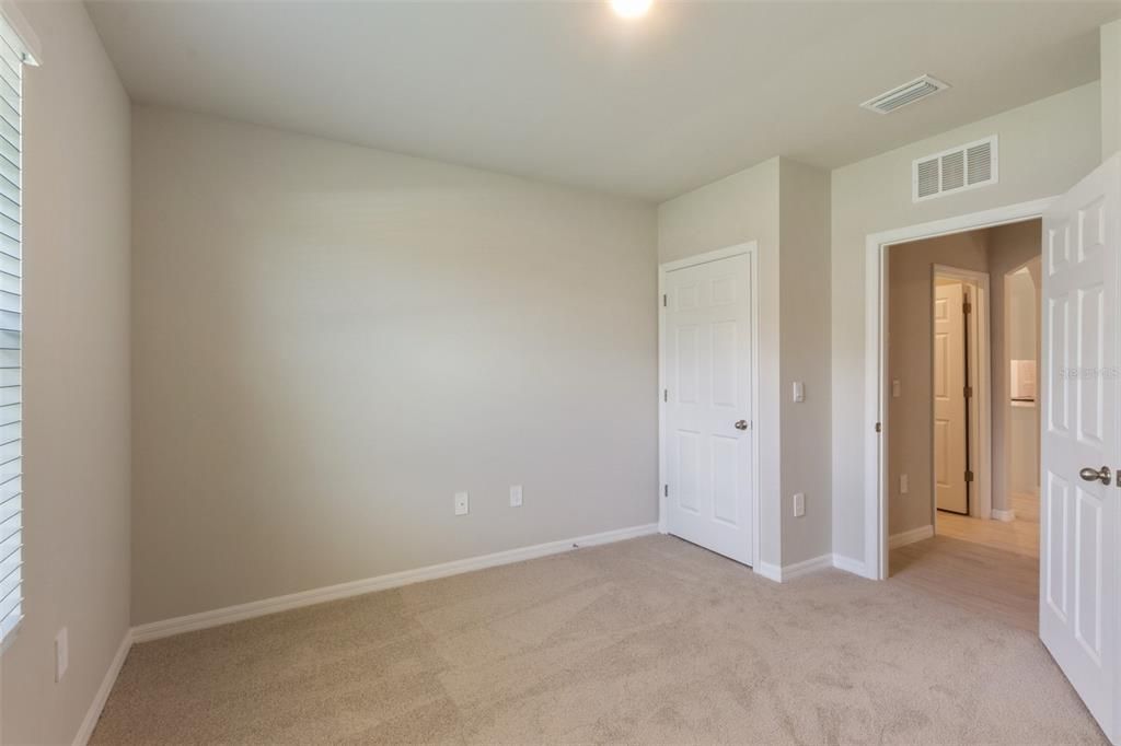 В аренду: $2,090 (4 спален, 2 ванн, 1828 Квадратных фут)