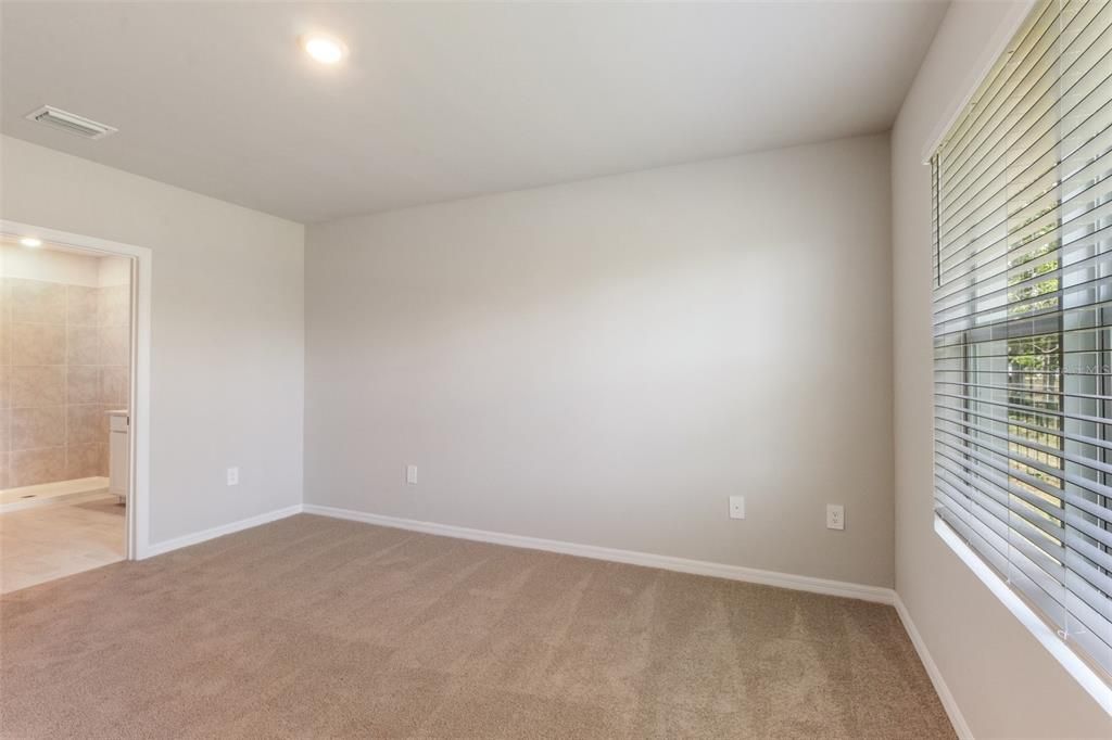 В аренду: $2,090 (4 спален, 2 ванн, 1828 Квадратных фут)