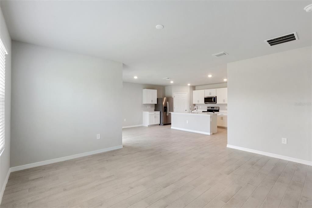 В аренду: $2,090 (4 спален, 2 ванн, 1828 Квадратных фут)