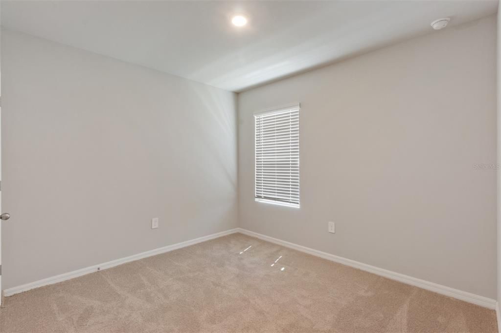 В аренду: $2,090 (4 спален, 2 ванн, 1828 Квадратных фут)