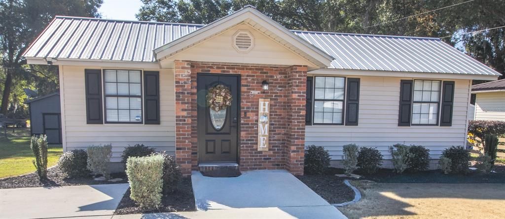 For Sale: $269,900 (3 beds, 2 baths, 1366 Square Feet)