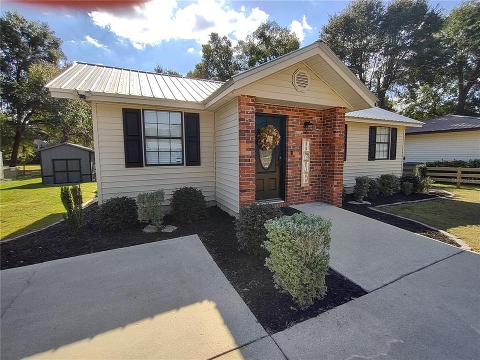 For Sale: $269,900 (3 beds, 2 baths, 1366 Square Feet)