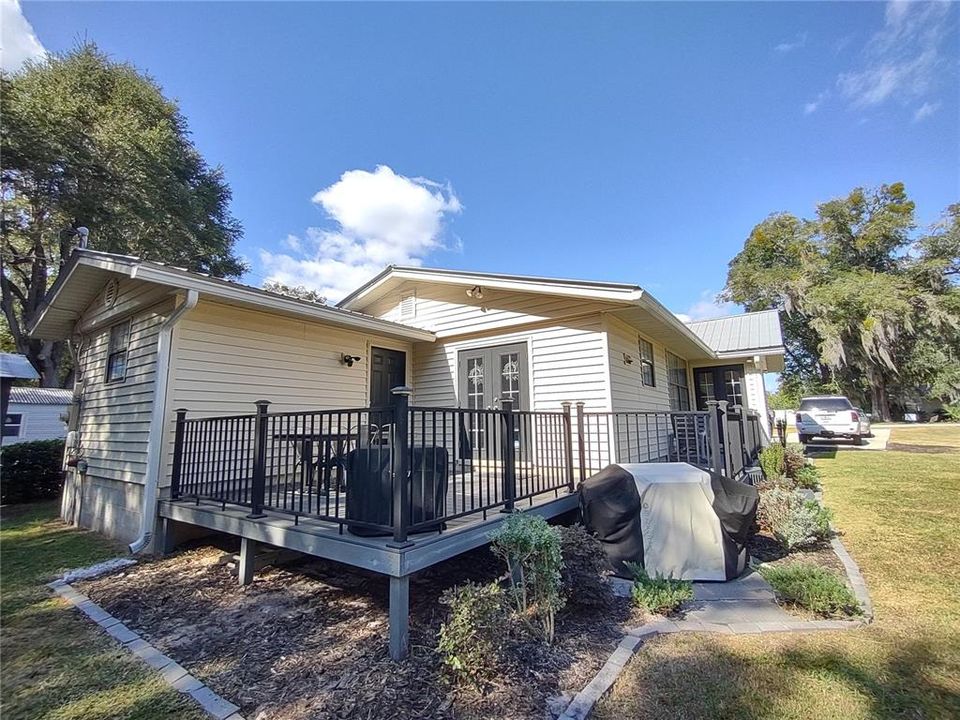 For Sale: $269,900 (3 beds, 2 baths, 1366 Square Feet)