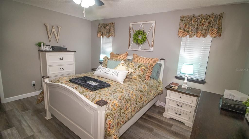 For Sale: $269,900 (3 beds, 2 baths, 1366 Square Feet)