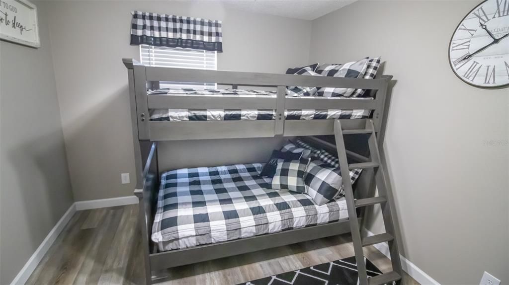 For Sale: $269,900 (3 beds, 2 baths, 1366 Square Feet)