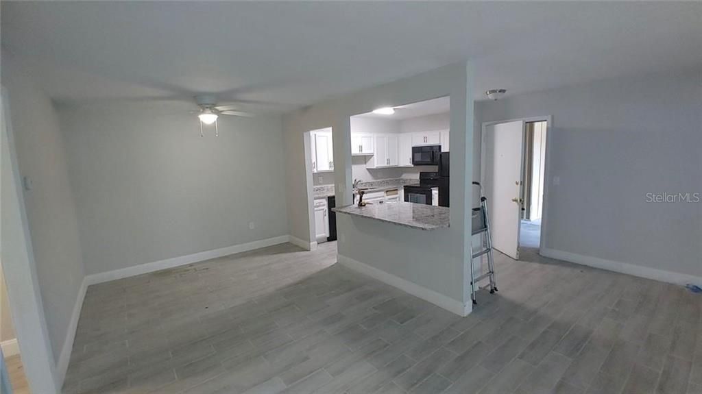 For Rent: $1,400 (2 beds, 1 baths, 1051 Square Feet)