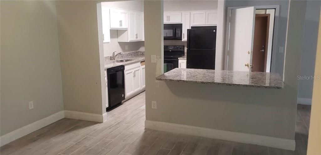 For Rent: $1,400 (2 beds, 1 baths, 1051 Square Feet)