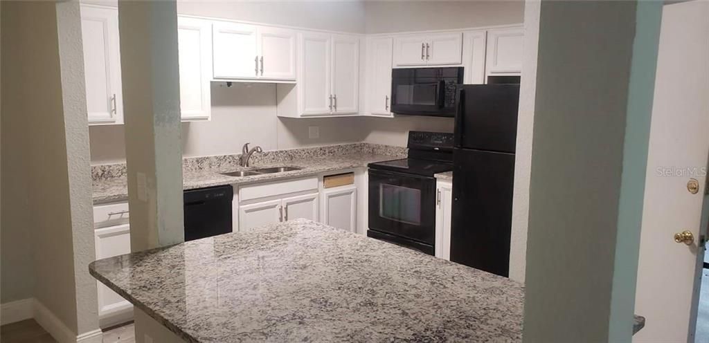 For Rent: $1,400 (2 beds, 1 baths, 1051 Square Feet)