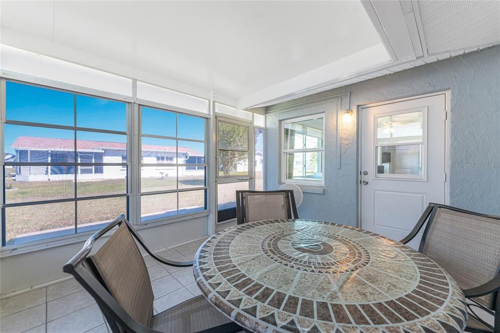 For Rent: $1,850 (2 beds, 2 baths, 1293 Square Feet)