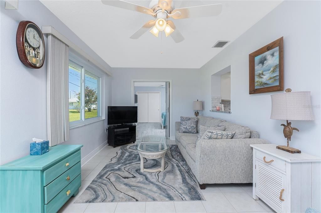 For Rent: $1,850 (2 beds, 2 baths, 1293 Square Feet)