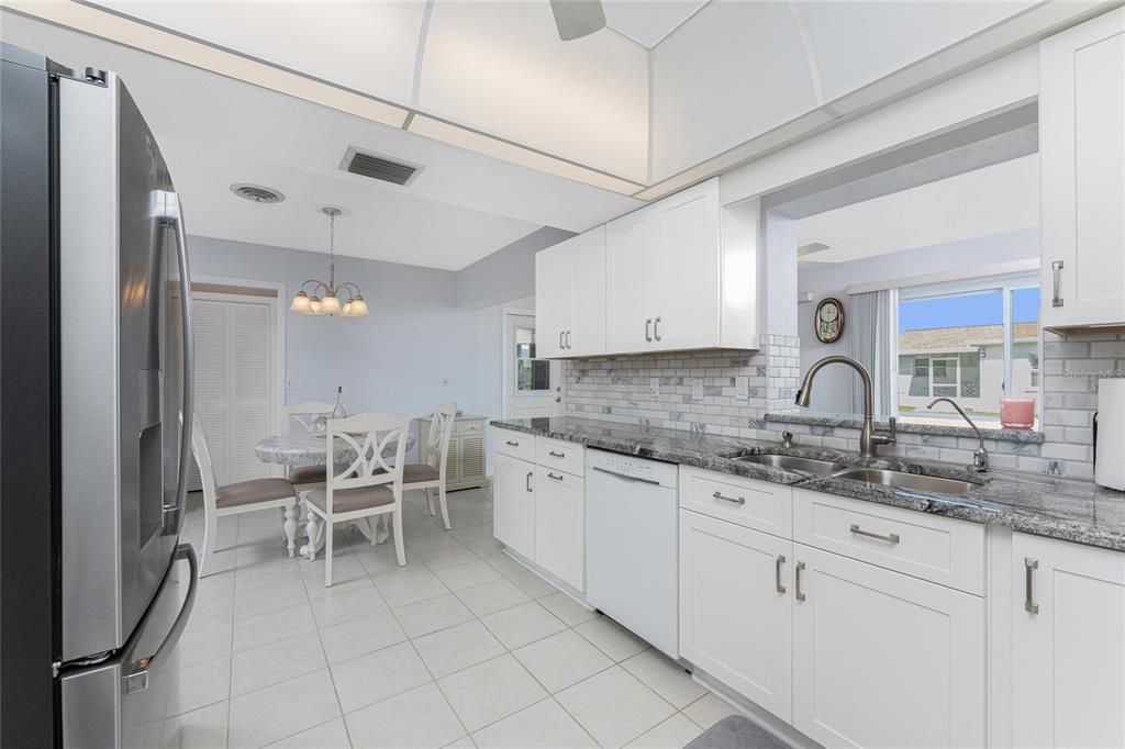 For Rent: $1,850 (2 beds, 2 baths, 1293 Square Feet)