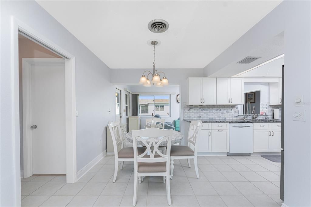 For Rent: $1,850 (2 beds, 2 baths, 1293 Square Feet)