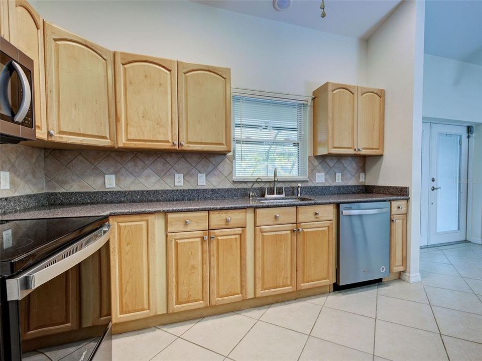 待售: $357,000 (3 贝兹, 2 浴室, 1425 平方英尺)