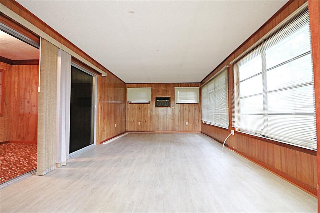 待售: $294,900 (2 贝兹, 1 浴室, 1637 平方英尺)