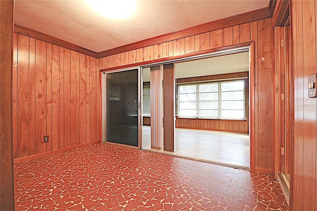 待售: $294,900 (2 贝兹, 1 浴室, 1637 平方英尺)