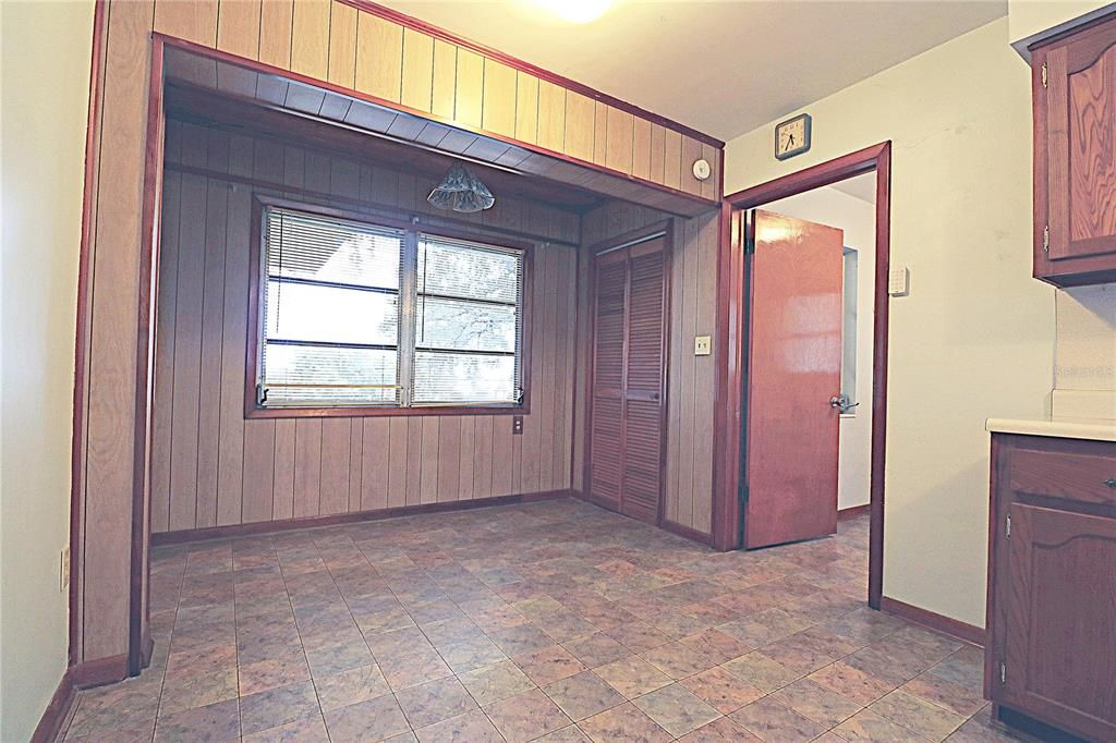 待售: $294,900 (2 贝兹, 1 浴室, 1637 平方英尺)