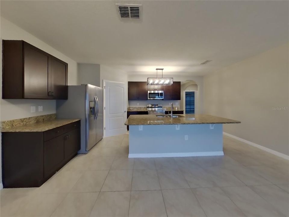 For Rent: $2,179 (4 beds, 2 baths, 1828 Square Feet)