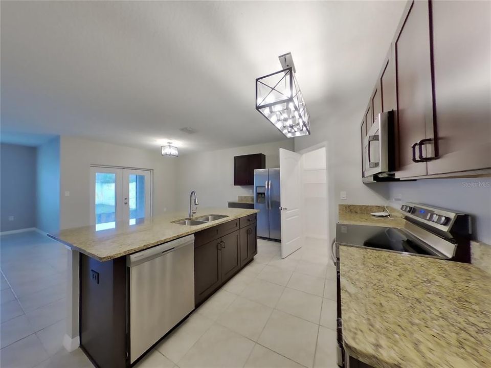 For Rent: $2,179 (4 beds, 2 baths, 1828 Square Feet)