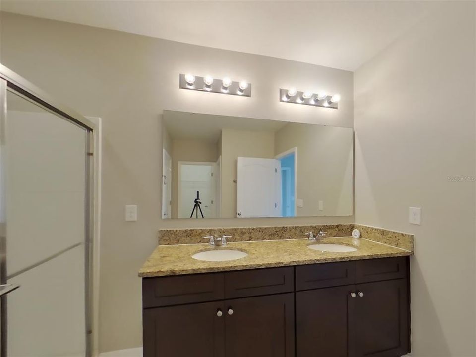 For Rent: $2,179 (4 beds, 2 baths, 1828 Square Feet)