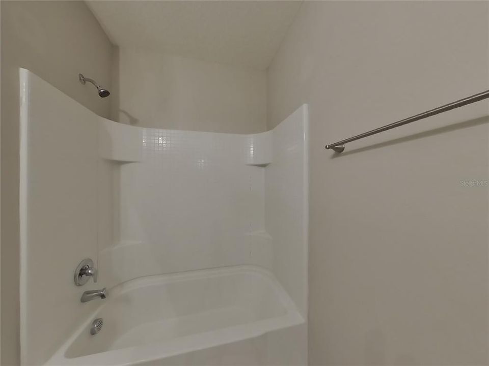 For Rent: $2,179 (4 beds, 2 baths, 1828 Square Feet)