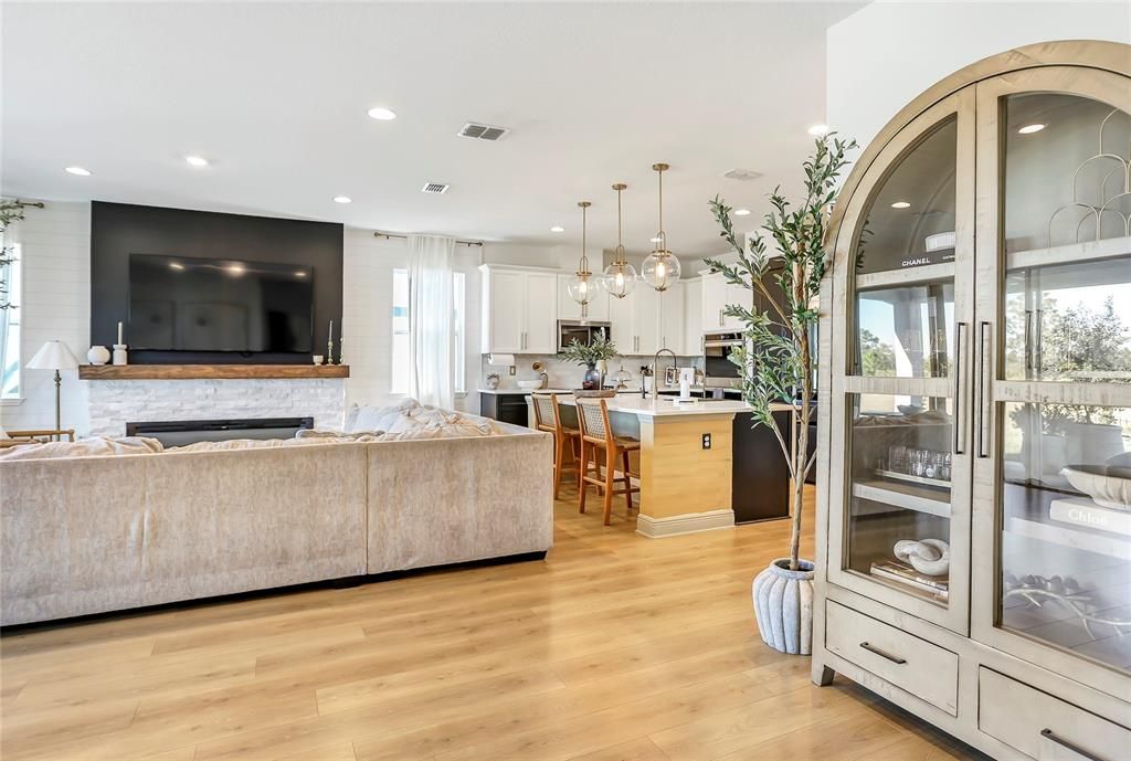 For Sale: $698,000 (3 beds, 2 baths, 2427 Square Feet)