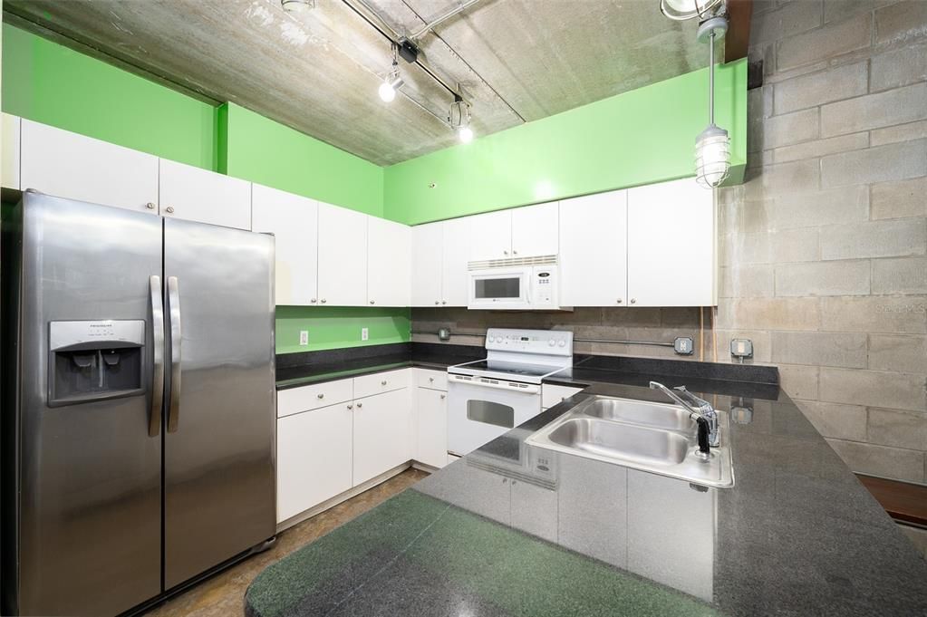 待售: $250,000 (3 贝兹, 3 浴室, 1400 平方英尺)