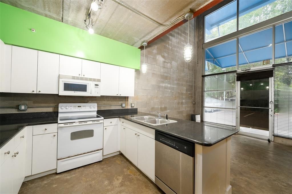 待售: $250,000 (3 贝兹, 3 浴室, 1400 平方英尺)