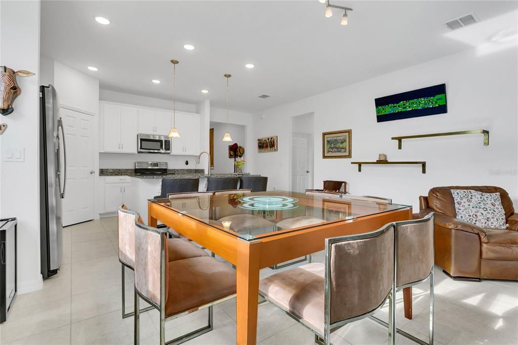 На продажу: $390,000 (4 спален, 2 ванн, 2209 Квадратных фут)