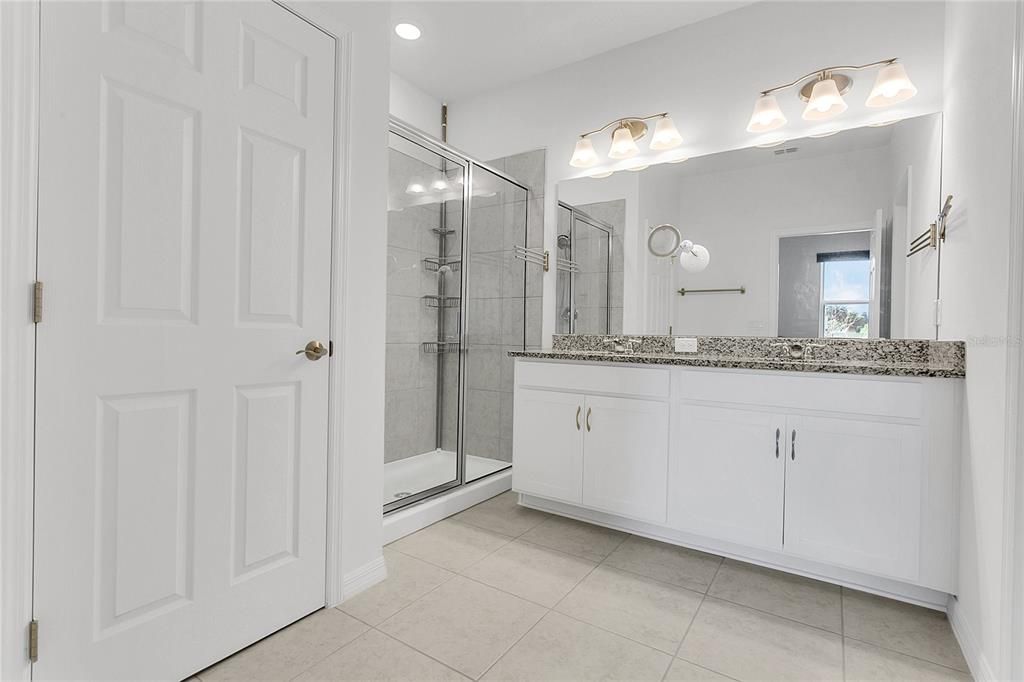 На продажу: $390,000 (4 спален, 2 ванн, 2209 Квадратных фут)