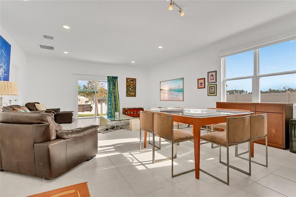 На продажу: $390,000 (4 спален, 2 ванн, 2209 Квадратных фут)