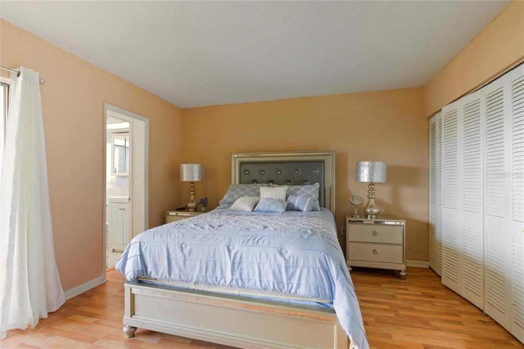 For Sale: $149,900 (2 beds, 2 baths, 910 Square Feet)