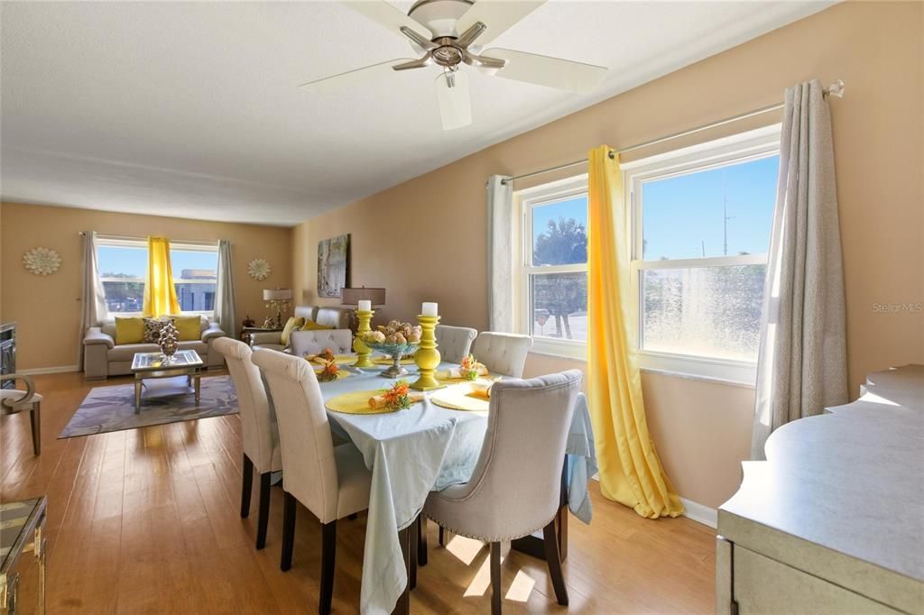 For Sale: $149,900 (2 beds, 2 baths, 910 Square Feet)