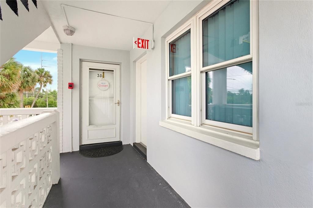 For Sale: $149,900 (2 beds, 2 baths, 910 Square Feet)