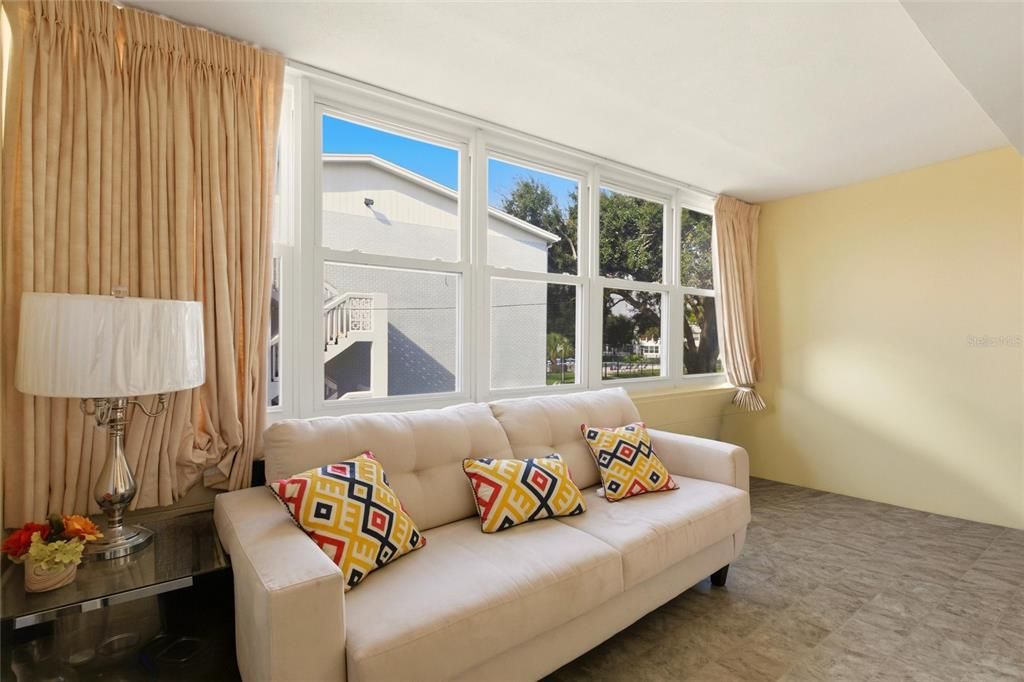 For Sale: $149,900 (2 beds, 2 baths, 910 Square Feet)