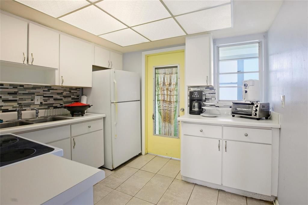 For Sale: $149,900 (2 beds, 2 baths, 910 Square Feet)