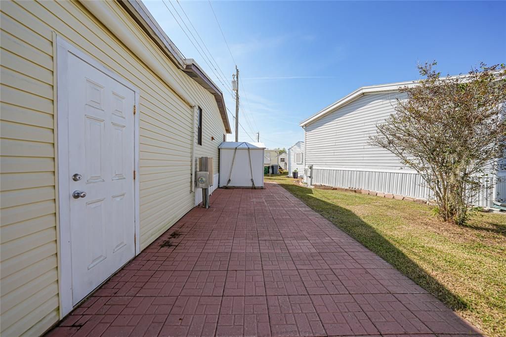 For Sale: $105,000 (2 beds, 2 baths, 1170 Square Feet)