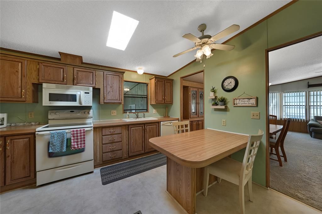 For Sale: $105,000 (2 beds, 2 baths, 1170 Square Feet)