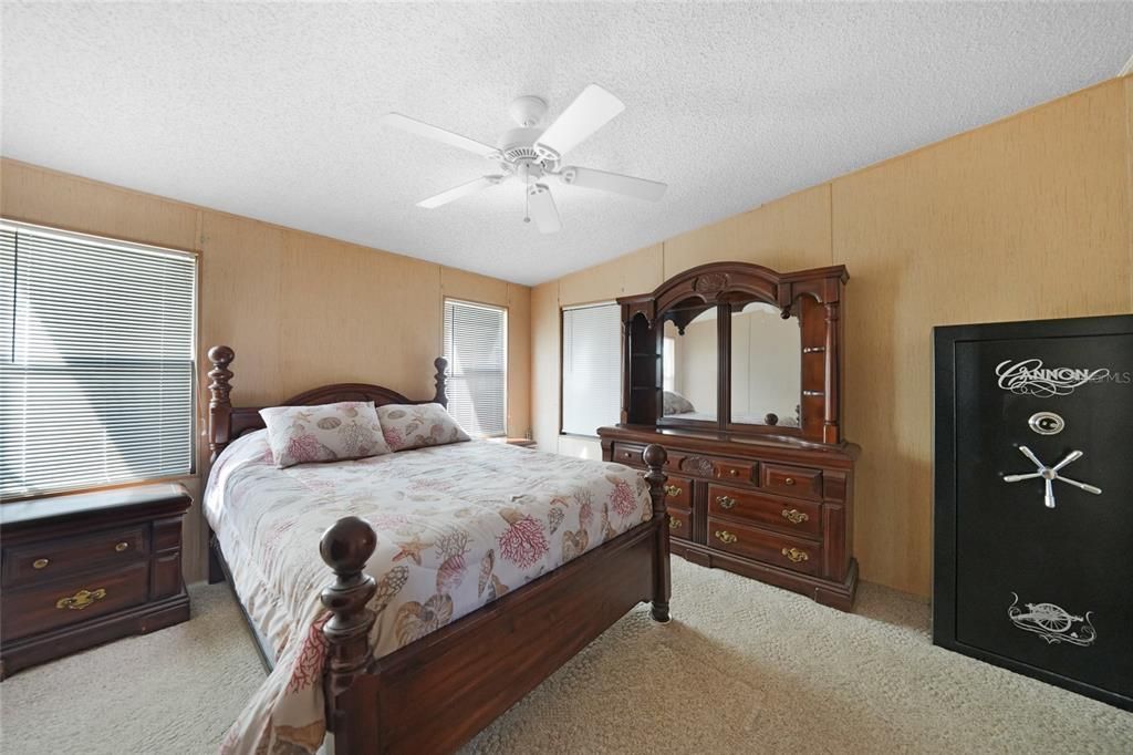 For Sale: $105,000 (2 beds, 2 baths, 1170 Square Feet)