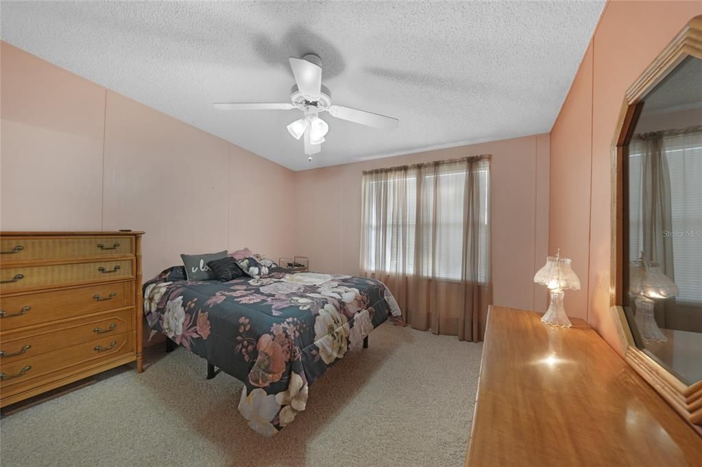 For Sale: $105,000 (2 beds, 2 baths, 1170 Square Feet)
