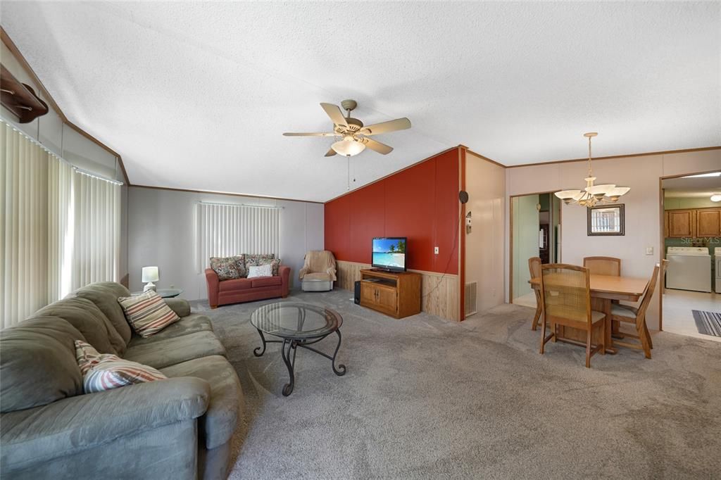 For Sale: $105,000 (2 beds, 2 baths, 1170 Square Feet)