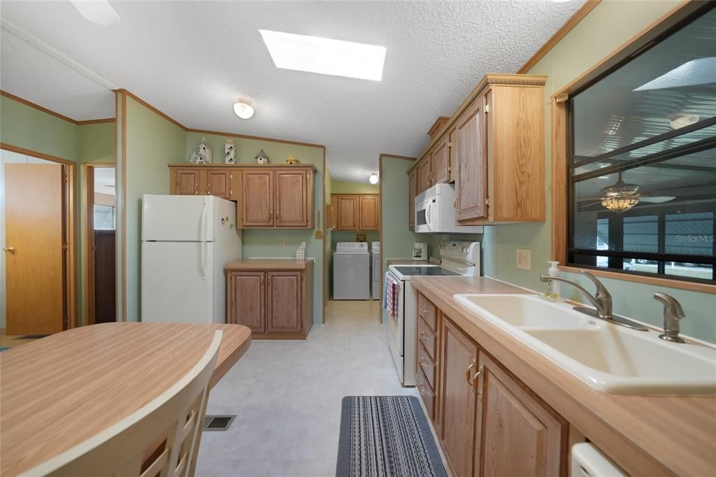 For Sale: $105,000 (2 beds, 2 baths, 1170 Square Feet)