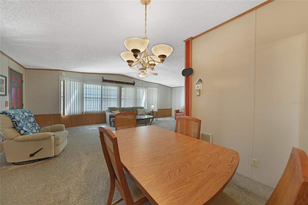 For Sale: $105,000 (2 beds, 2 baths, 1170 Square Feet)