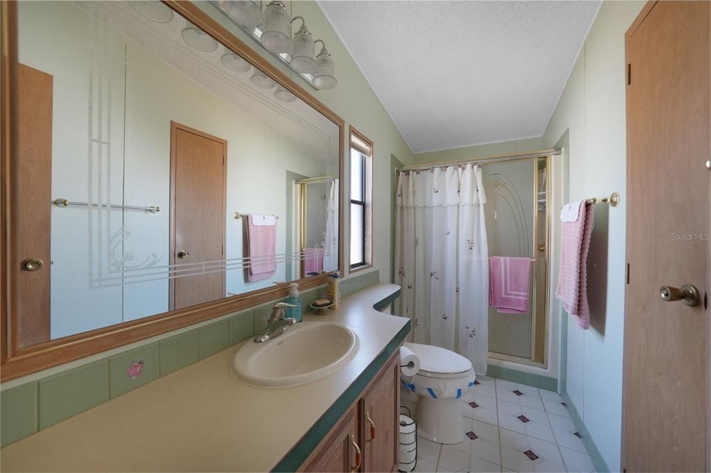 For Sale: $105,000 (2 beds, 2 baths, 1170 Square Feet)