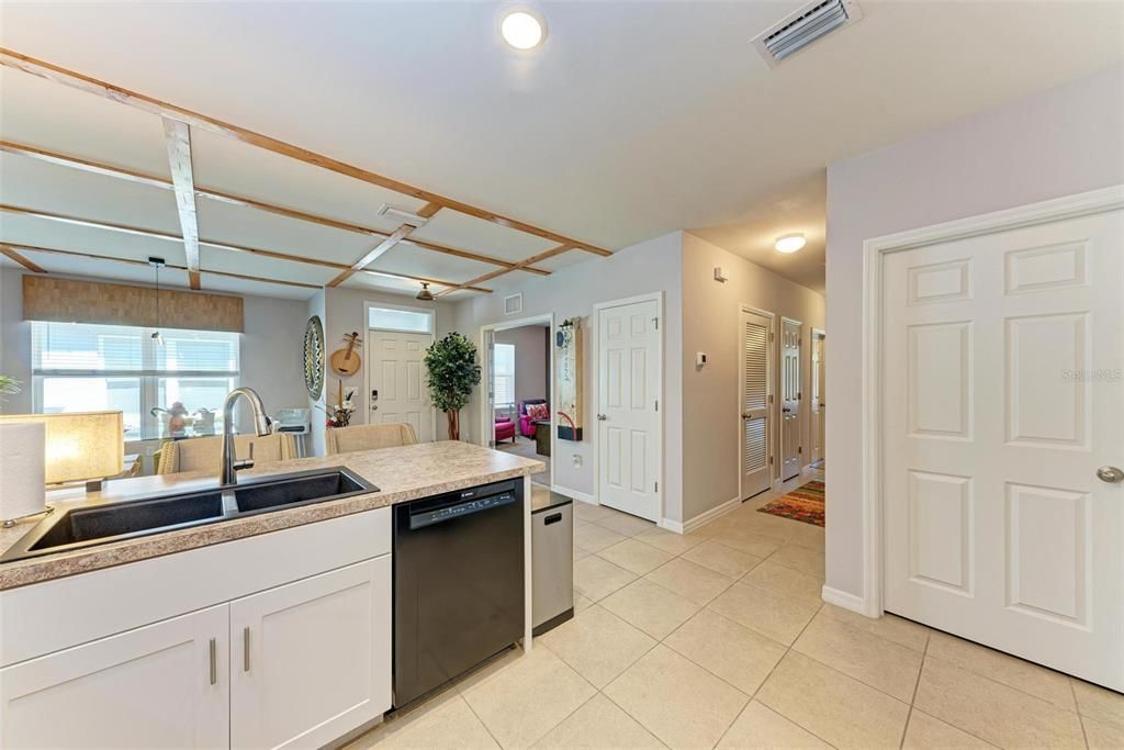 For Sale: $295,000 (2 beds, 2 baths, 1510 Square Feet)