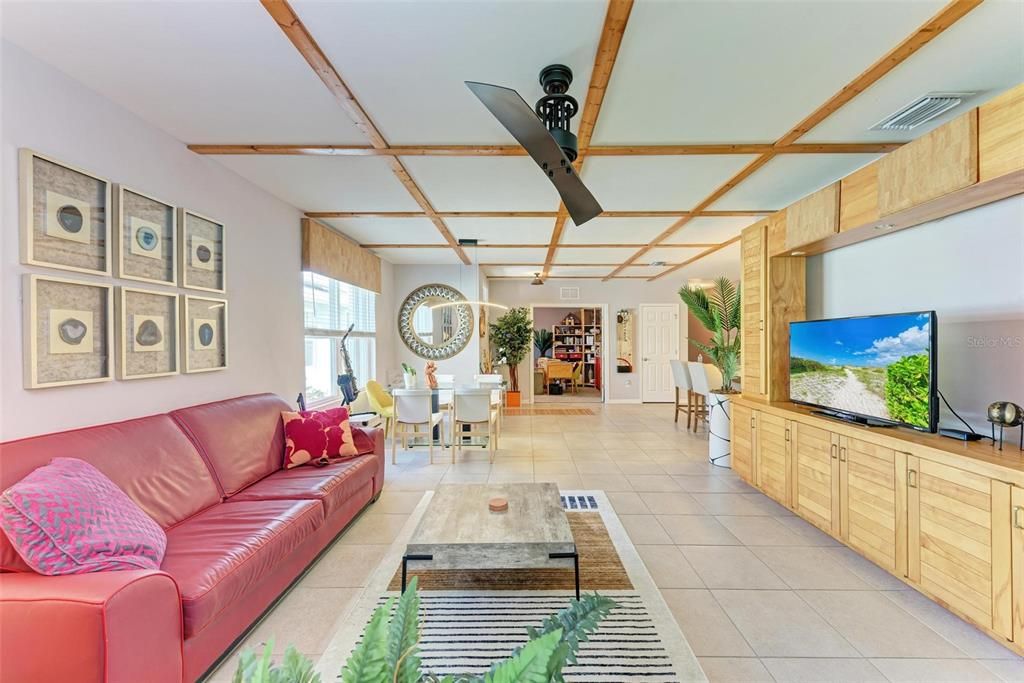 For Sale: $295,000 (2 beds, 2 baths, 1510 Square Feet)