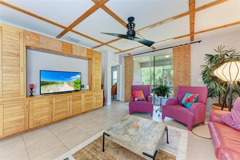 For Sale: $295,000 (2 beds, 2 baths, 1510 Square Feet)