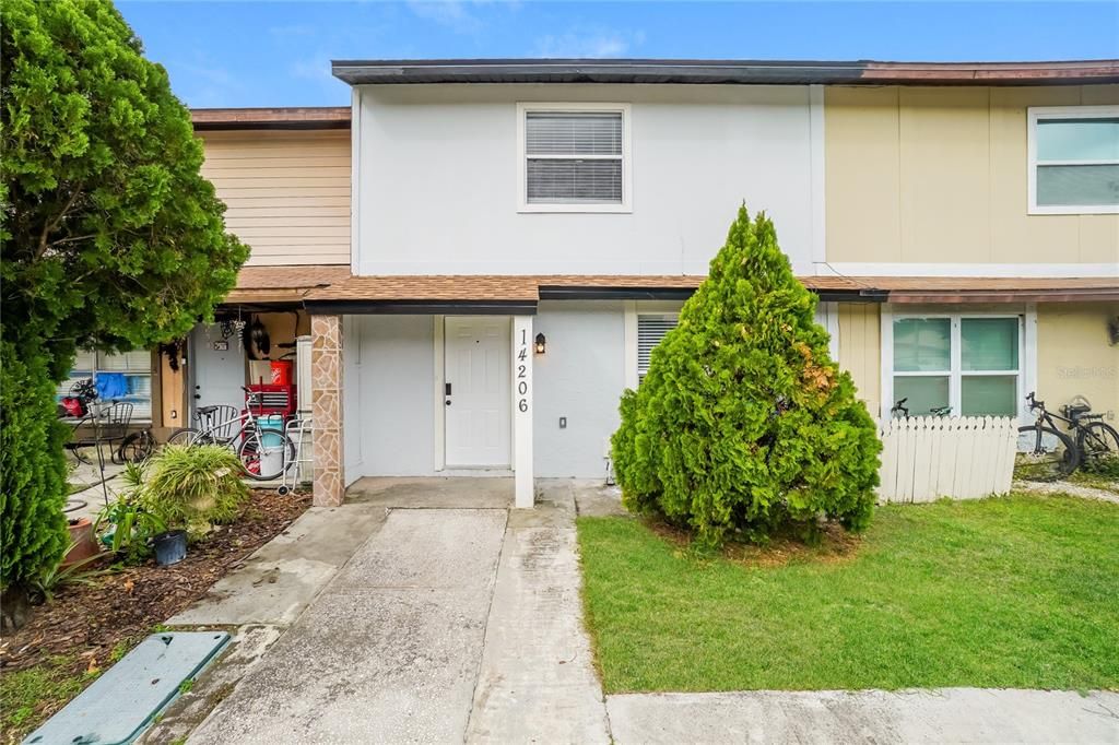 For Rent: $2,000 (3 beds, 2 baths, 1218 Square Feet)