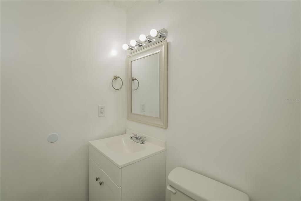 For Rent: $2,000 (3 beds, 2 baths, 1218 Square Feet)