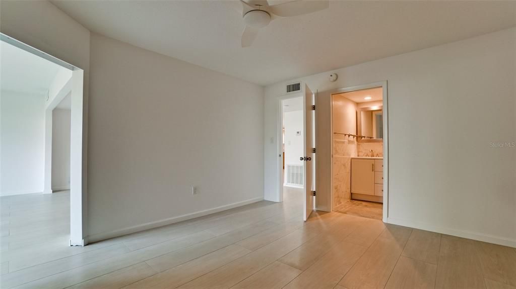 En Venta: $499,000 (2 camas, 2 baños, 1305 Pies cuadrados)